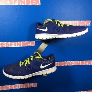 Nike size 2Y 
